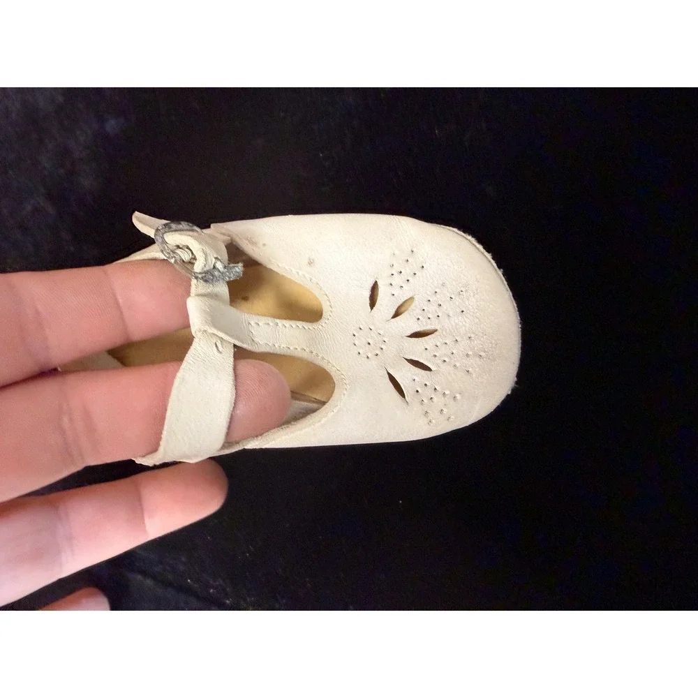 Vintage White Leather Baby Shoes T-Strap Perforated Floral Christening 4 Inch